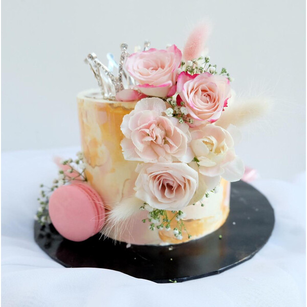 Sophie Cake | Crown Flower Theme